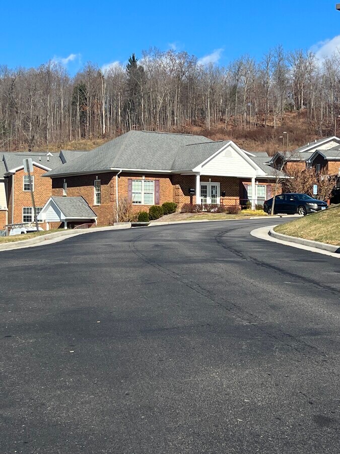 Forest Hills at Belview Apartments Radford, VA