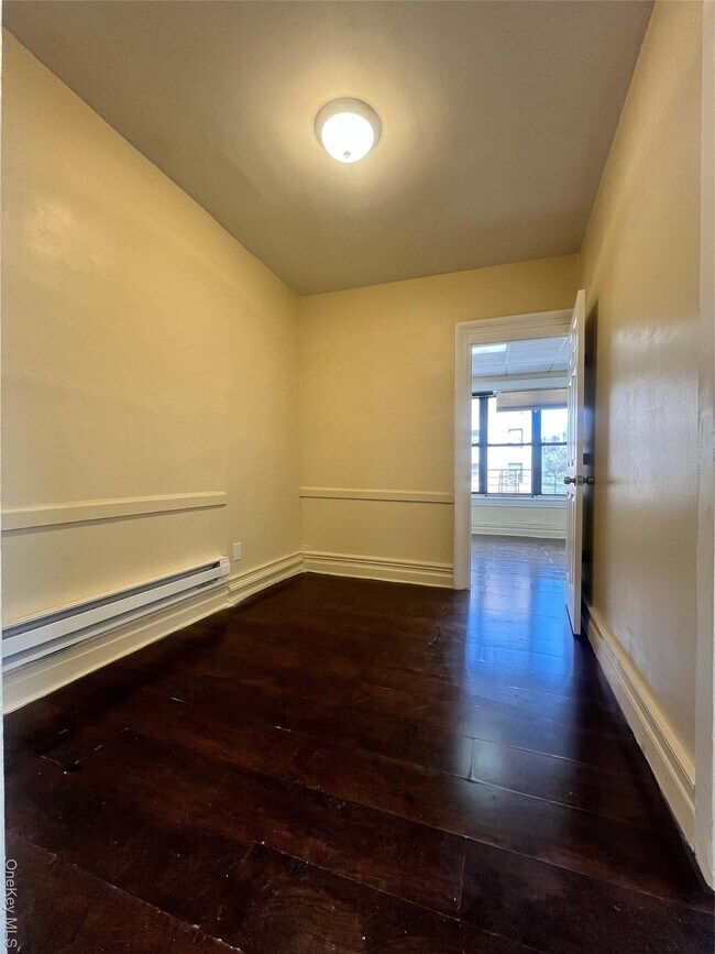Photo - 30 W Kingsbridge Rd Unit 3