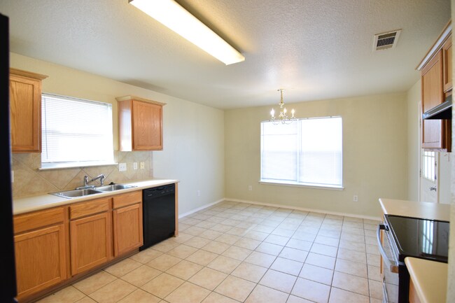 Photo - 1601 Schottische Ln