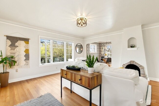 Photo - 4321 Linden Ave N