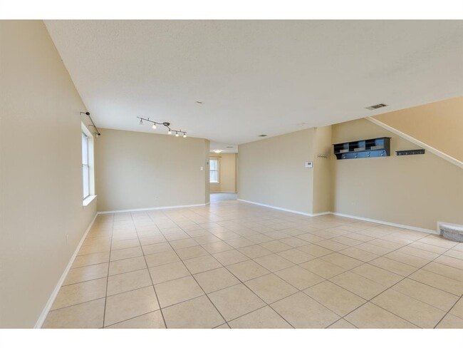 Photo - 3912 Lemos Dr