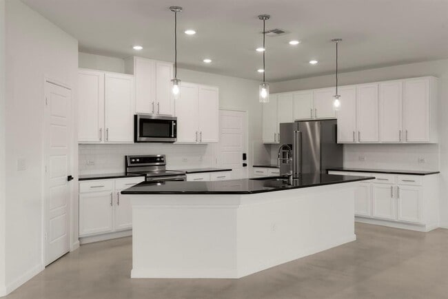 Photo - 7400 Lowery Xing