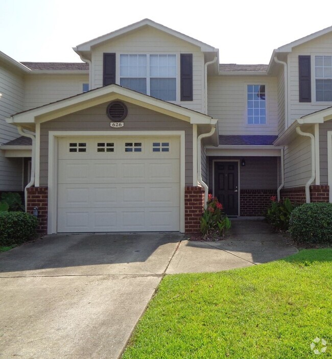 Building Photo - Located South of I-10 in Crestview Rental