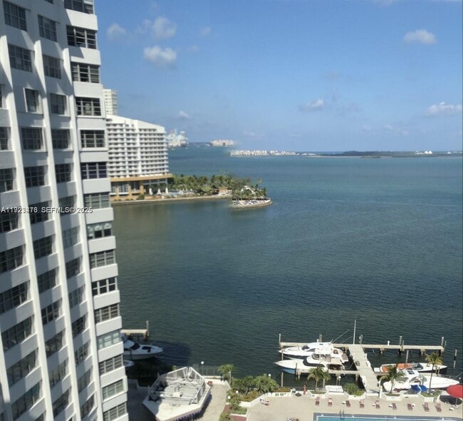 Building Photo - 999 Brickell Bay Dr Unit 209