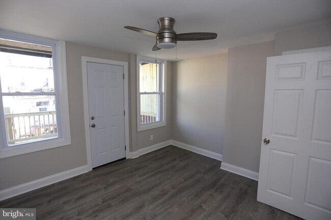 Photo - 11 S Robinson St