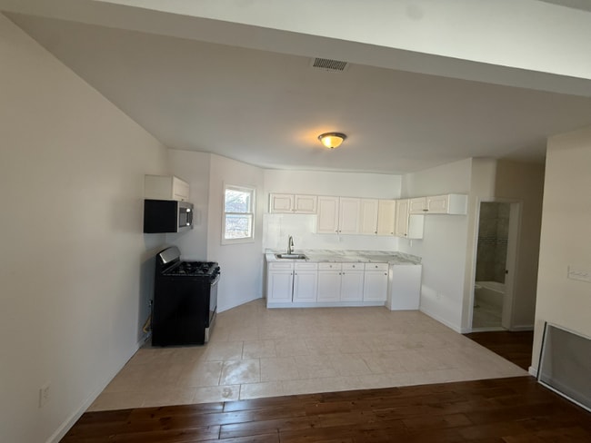 Photo - 820 S 15th St Unit 3R