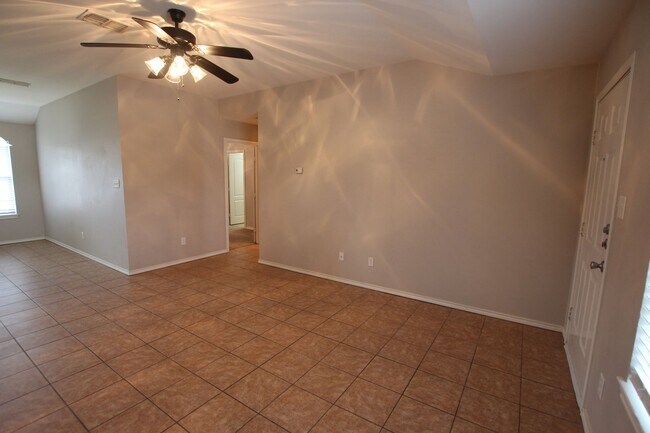Photo - 2 Bedroom Duplex for Rent in Lindale! Unit 18067 Loring Ln