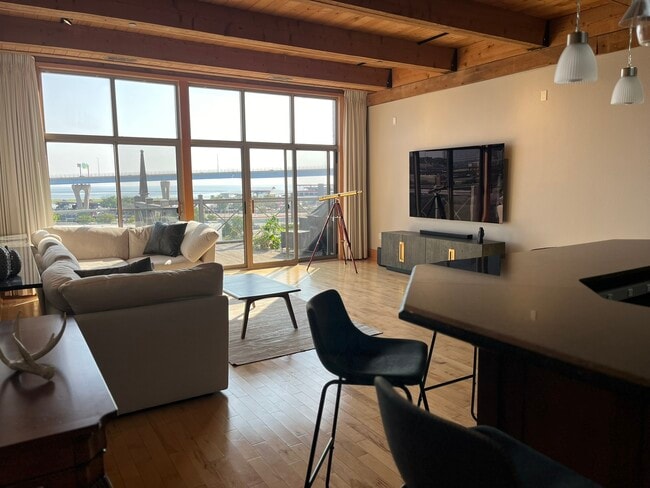 Building Photo - 541 E Erie St Unit 3rd Ward Penthouse Condo