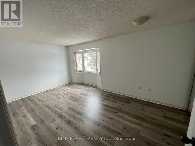 Photo - 70 Chapman Ct