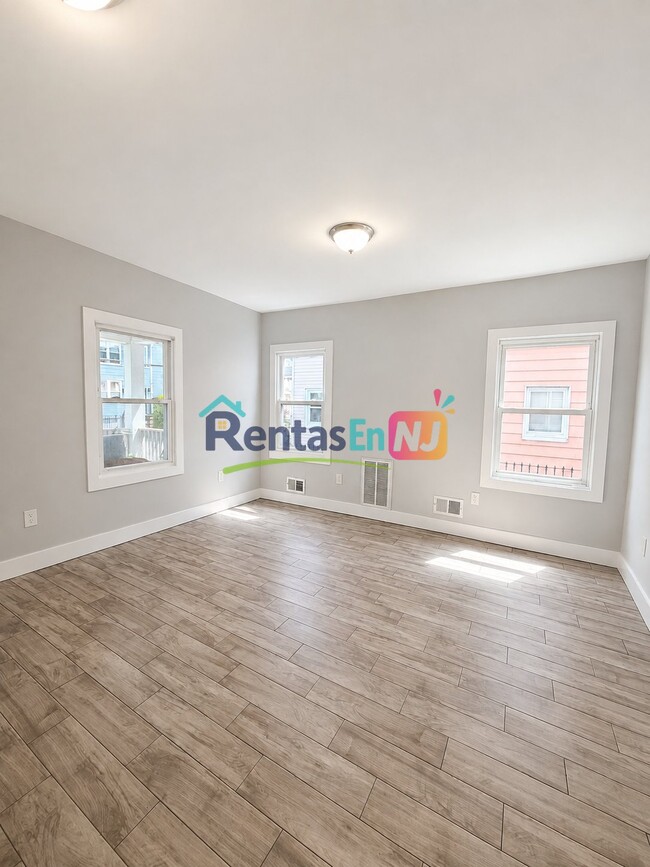 Photo - 187-189-189 Vermont Ave Unidad 1