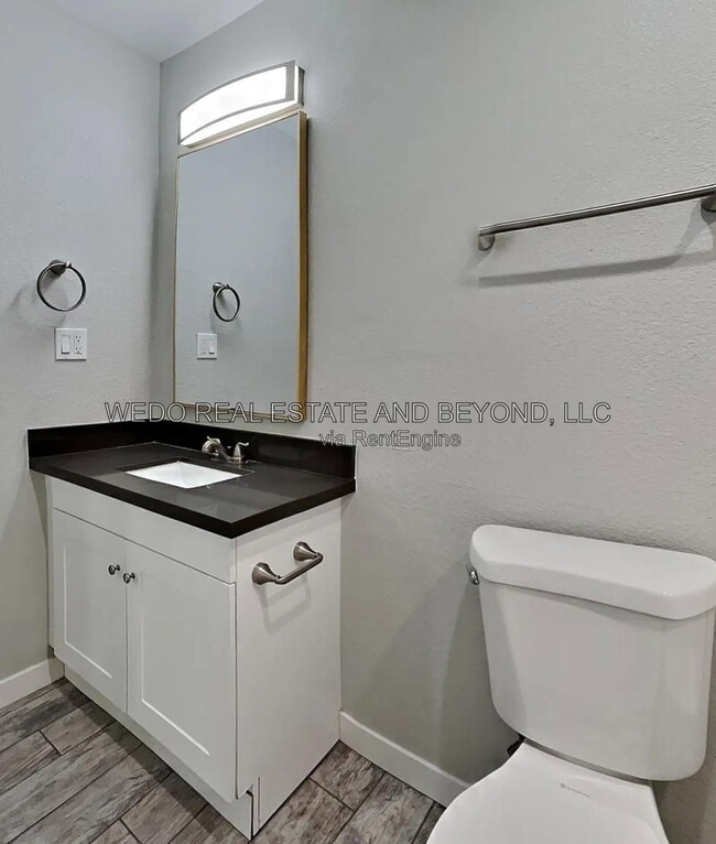 1302 E Vista Ave Unit 2