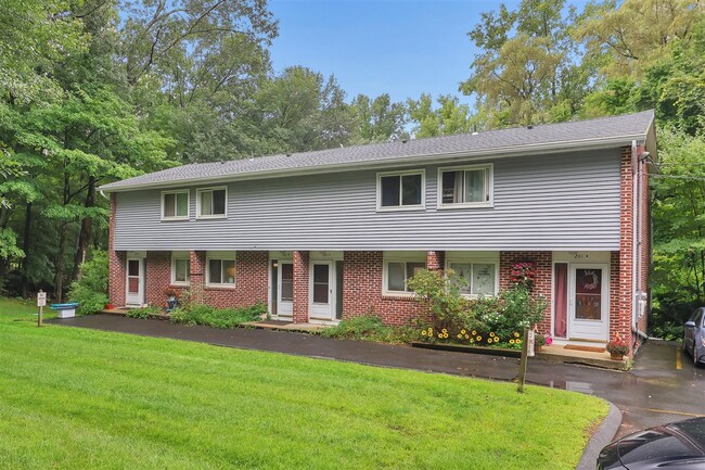 Building Photo - 201 Baxter Rd Unit c