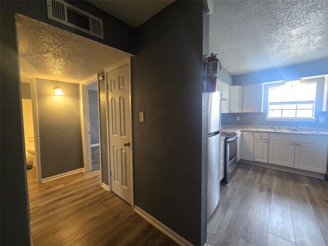 Photo - 2311 71st St Unidad 207