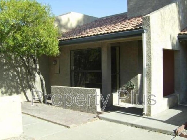 Building Photo - 3228 W Glendale Ave