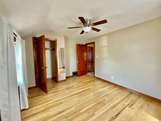 Photo - 2727 Hall St