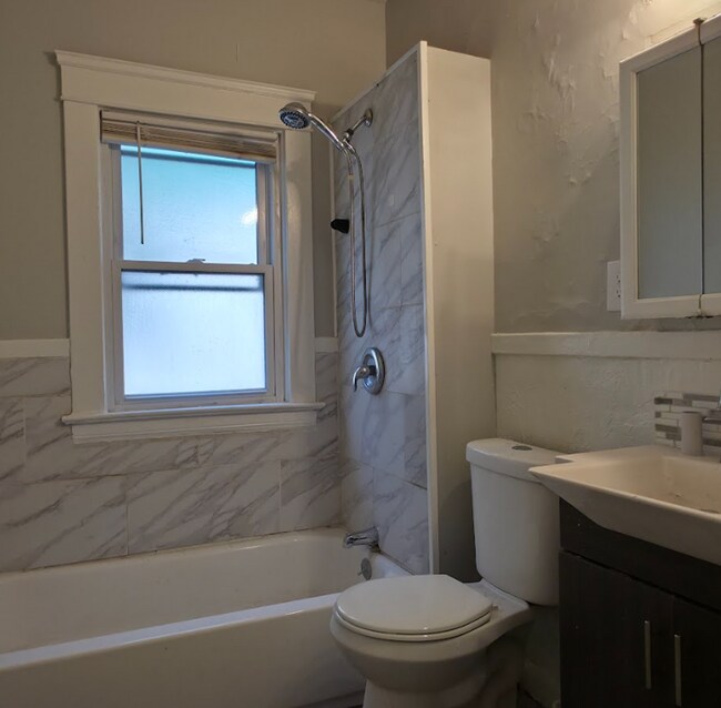 Photo - 747 E 117th St Unit 2