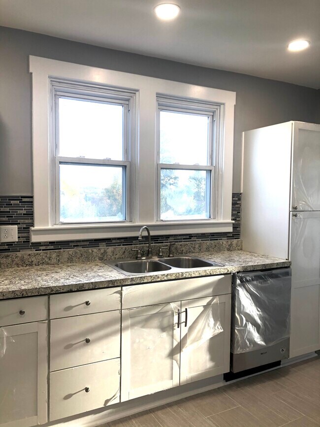 Photo - 427 Branch St