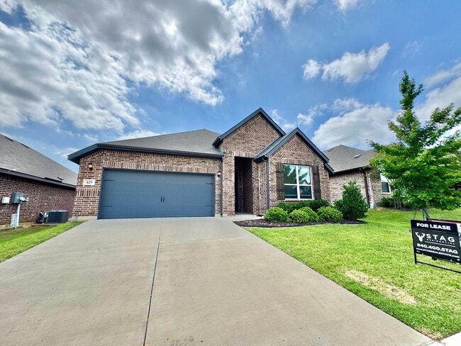 Building Photo - Argyle ISD! 3 Bed 2 Bath Home in PERFECT L...