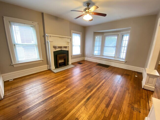 Photo - 1772-1774 Summit St Unit 1772