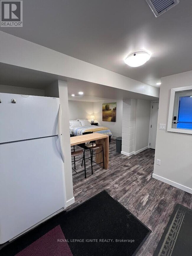 Photo - 208 Rosemount Ave