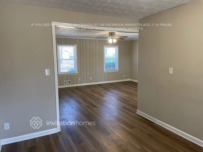 Photo - 921 Walnut Cir SW