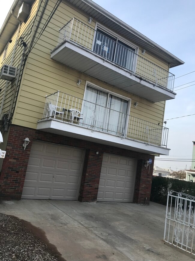 Building Photo - 89 McAdoo Ave Unit 1