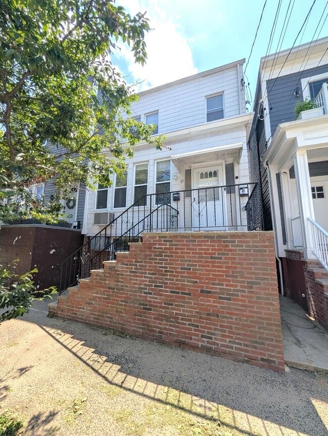 Building Photo - 69 Beacon Ave Unit 2