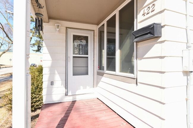 Photo - 422 S 89th St