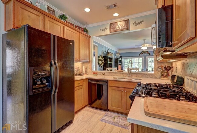 Photo - 143 Begonia Ct