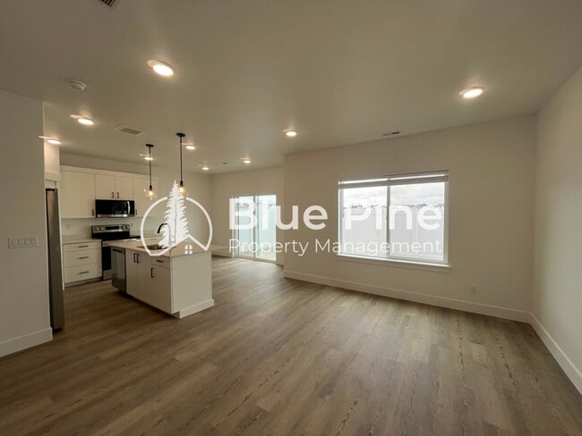 1195 E Jaylee Dr