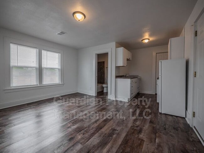 Photo - 108 N Buchanan St