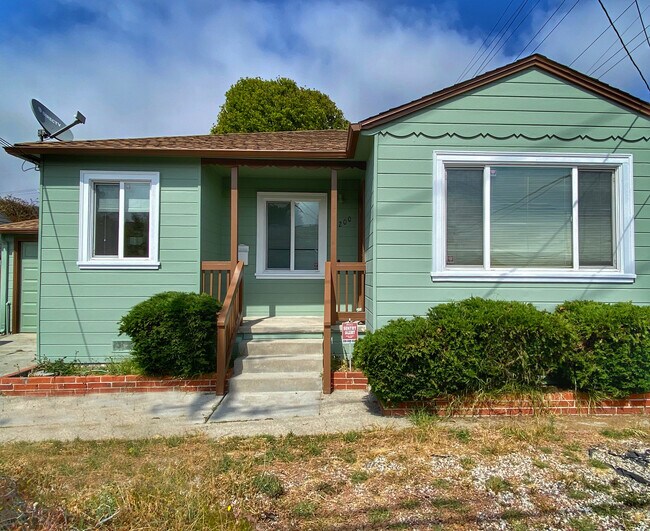 Photo - 1200 Elm St House