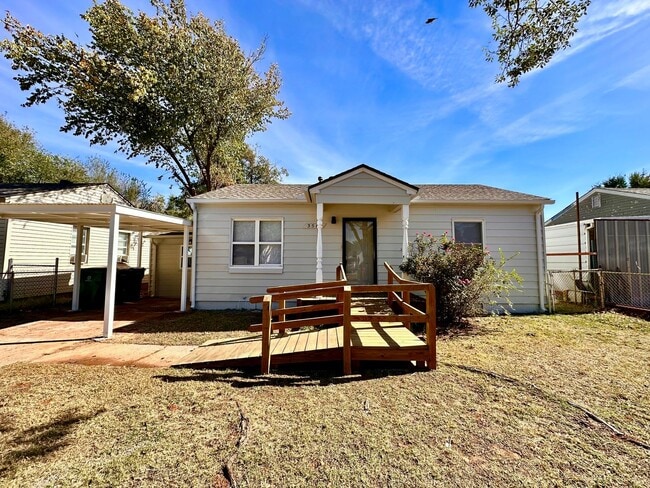 Building Photo - Newly Remodeled Home with Move-In Special!