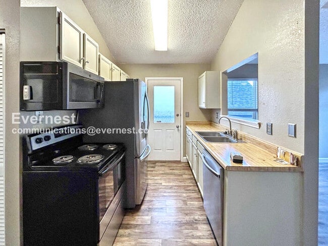 Photo - 6655 Lonsdale Dr