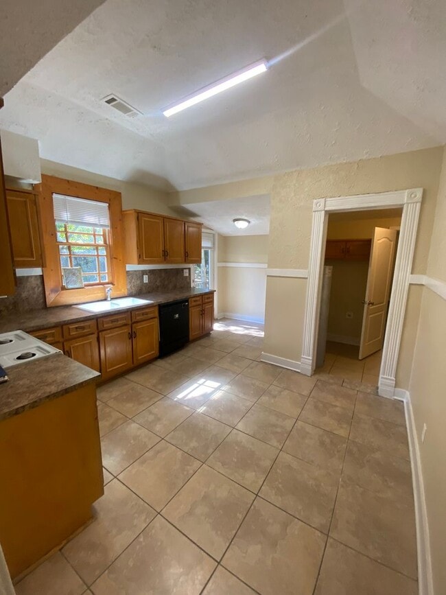 Photo - **AVAILABLE NOW**Midtown Columbus, GA 3 or 4 Bedroom / 2 Bathroom Home for Rent***