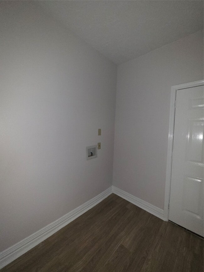 Photo - 7902 Hudson St