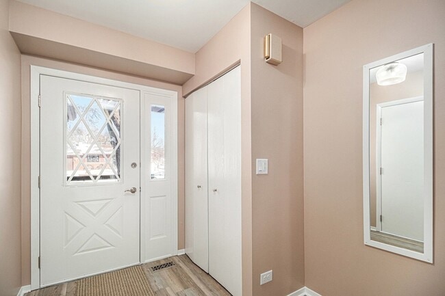 Photo - 1995 Monday Dr