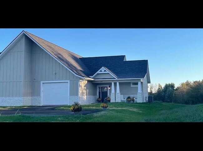 Photo - 140 Birch Crk Ln