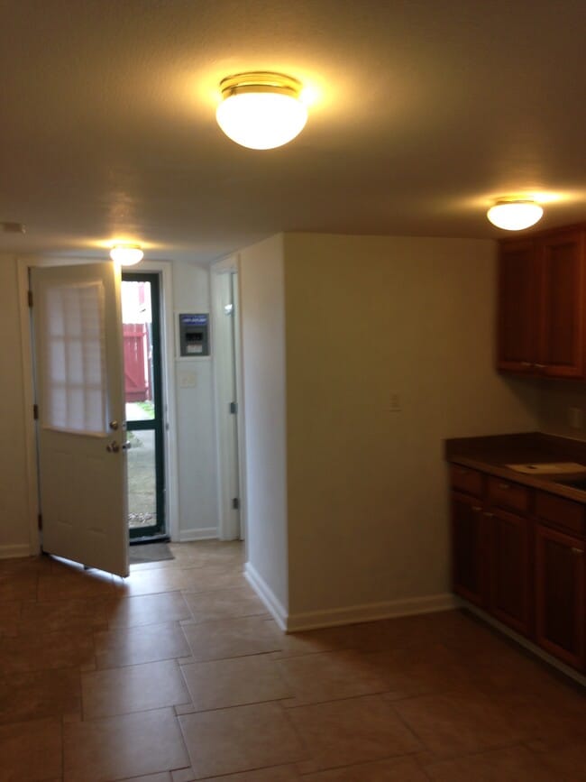 Photo - 1942 Moss St Unidad Studio apartment