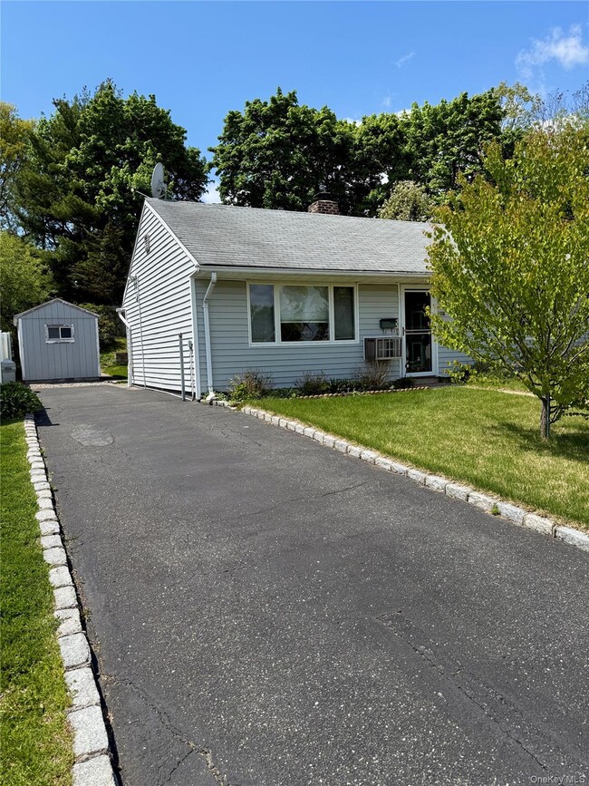 Photo - 16 W Greenway Cir