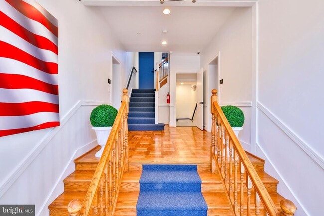 Building Photo - 221 S Alfred St Unit 3A