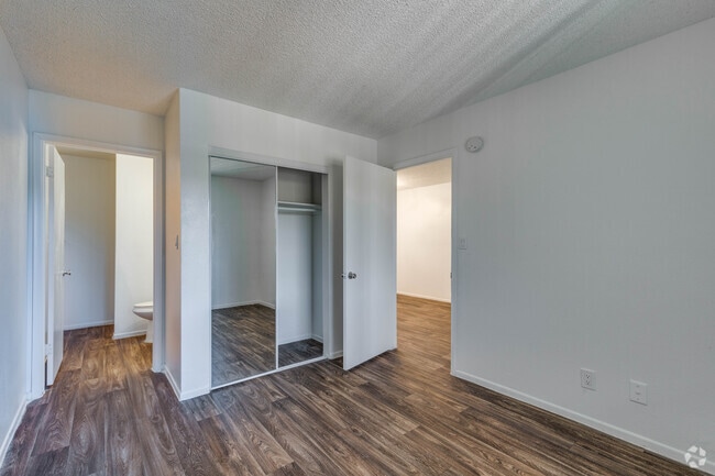 1 BR, 1 BA - 550 SF - Desert Palms