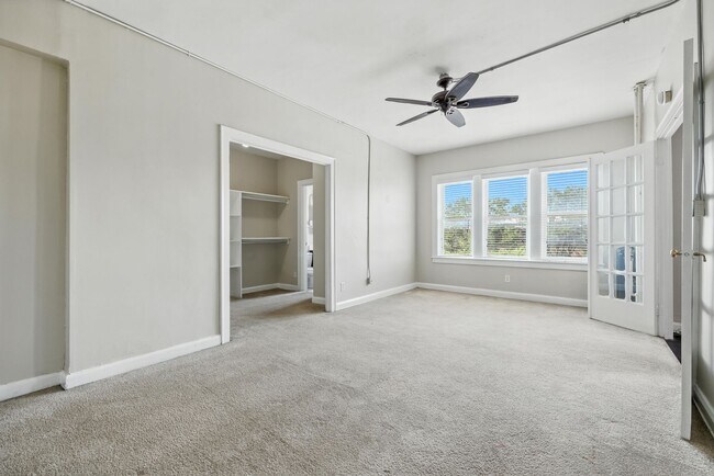 Building Photo - 111 E 16th St Unit 405