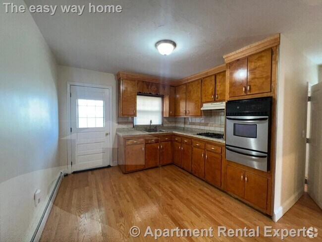 Building Photo - 31 Laurel St Unit 1 Rental