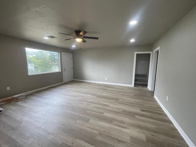 Photo - ADORABLE 2 BED 1 BATH HOME FOR LEASE!!