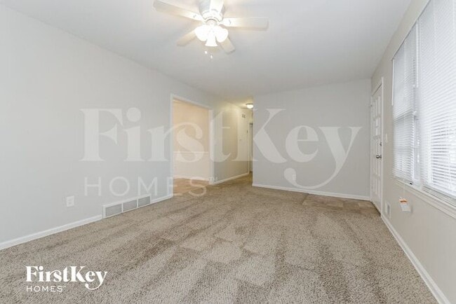 Photo - 8607 Elm Ave