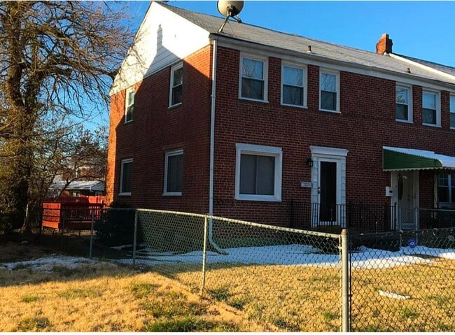 Building Photo - 815 Benninghaus Rd