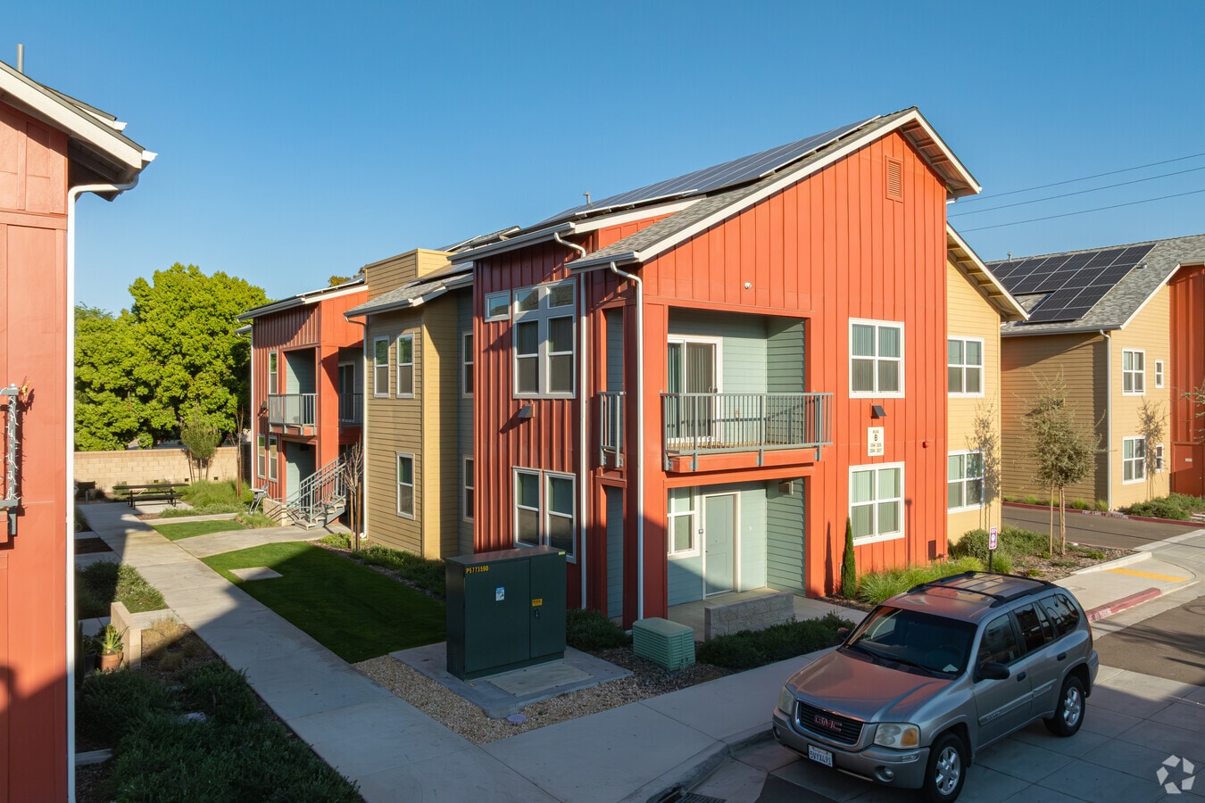 135 E Walnut St - Edificio - Los Arroyos