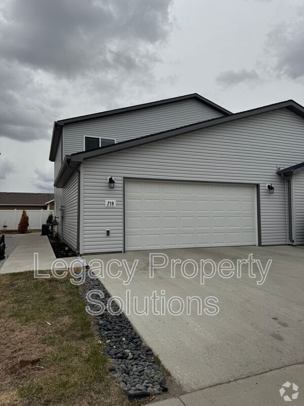 Building Photo - 719 Hillcrest Dr SE Rental