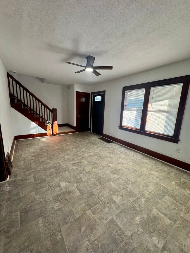 Photo - 1338 W 13th St